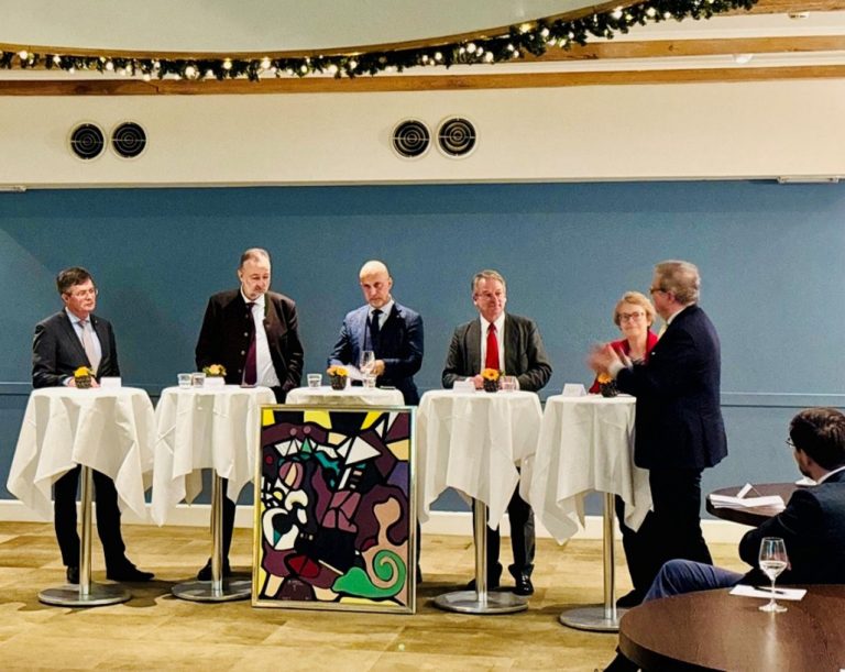 „Politische Defizite, gesellschaftliche Notwendigkeiten und ritterliche Pflichten”